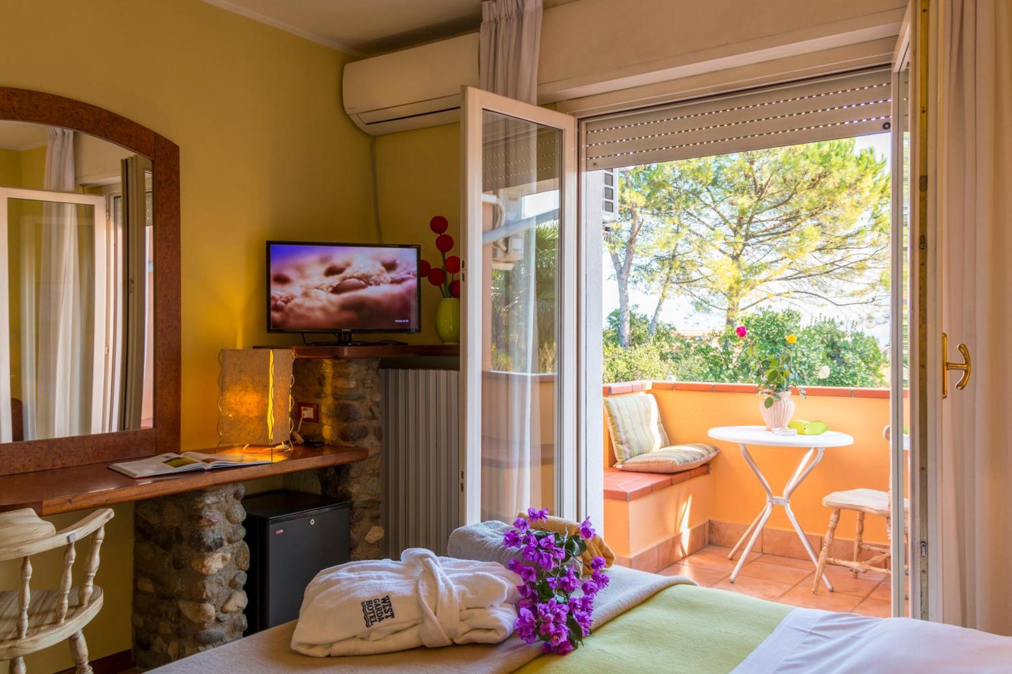 Double or Twin Room Balcony